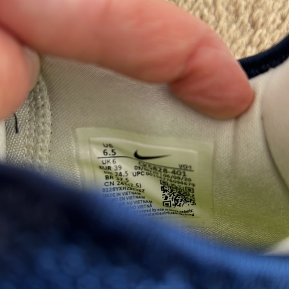 Nike Strobel shoes - Picture 5 of 7